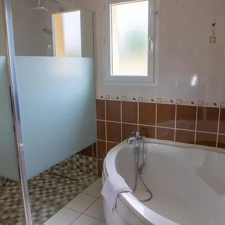 Maison Individuelle Avec Jardin Proche Poitiers Roches-Premarie-Andille